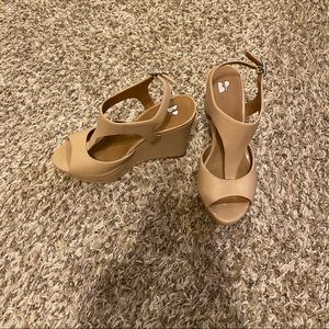 Nude Wedges